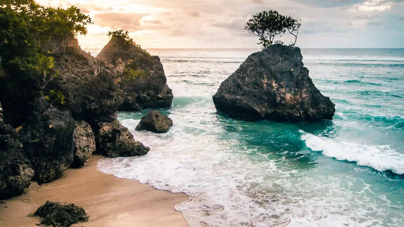 Bali: Daily Trip to the Coast and Cliffs of South Bali 2