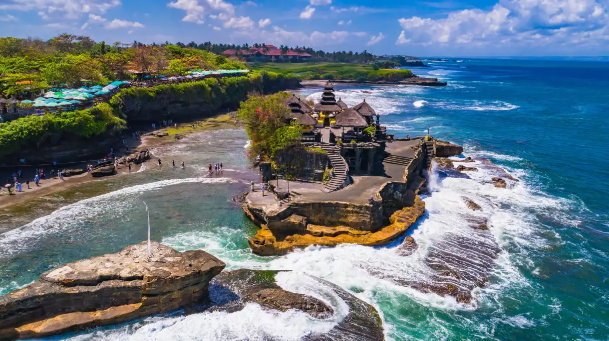 Bali Sun Tourism Seminated for Half a Day in Tanah Lot Temple