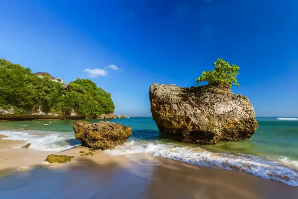 South Bali Tour: Uluwatu Sunset, Beaches, & Seafood Dinner 2